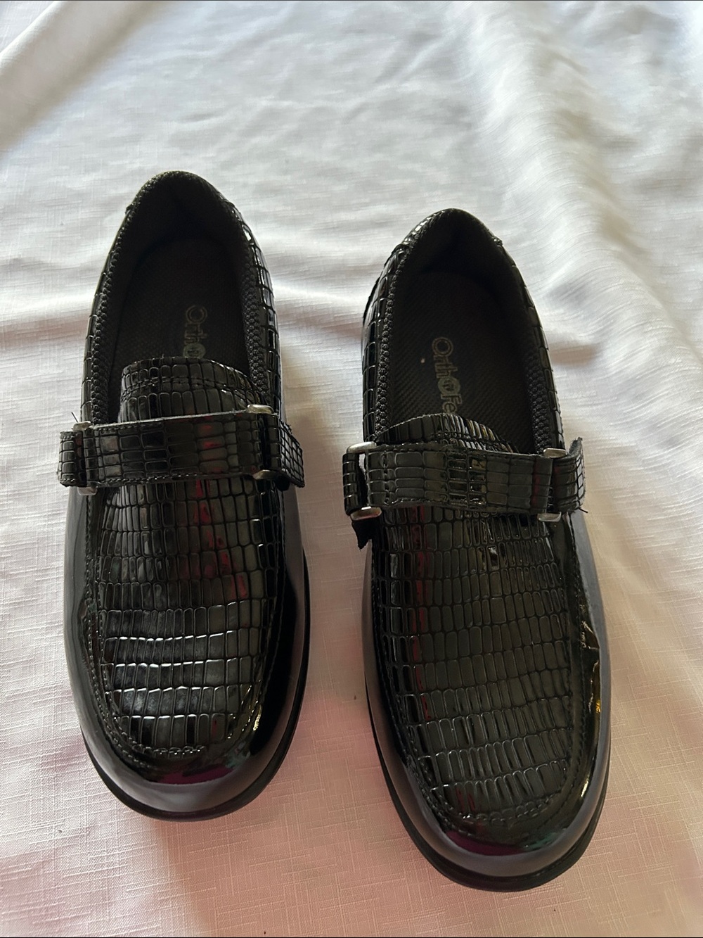 Classic Women's Black Croc-Embossed Loafers